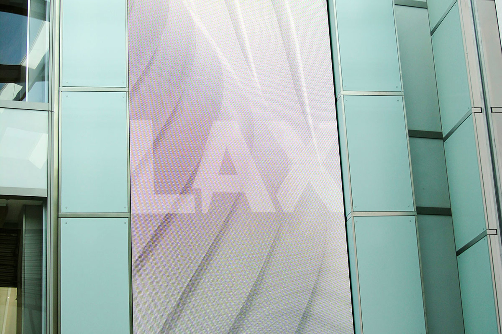 LAX Ready to Kick Off a Busy Summer Travel Season With New Shops,  Restaurants, Innovations and Volunteers to Help Create an Exceptional Guest  Experience | Los Angeles World Airports, image size:2046x1364