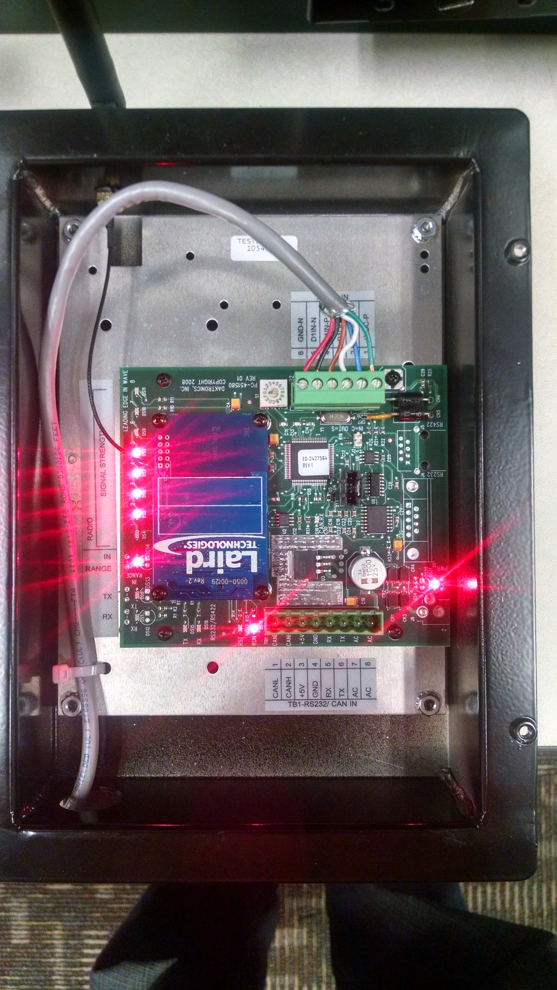 Server radio with wiring properly connected.